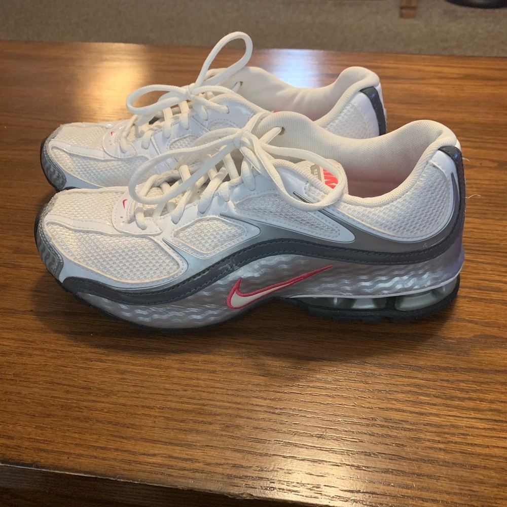 Like New! Nike Reax Run 5-White/Gray/Pink (Sz 8)